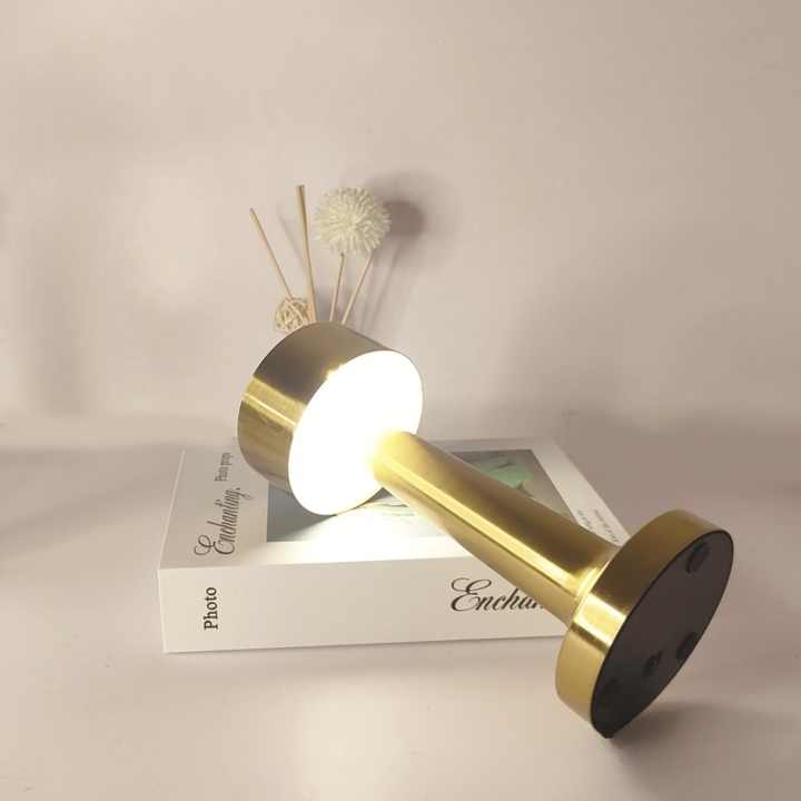 Simple modern table lamp 