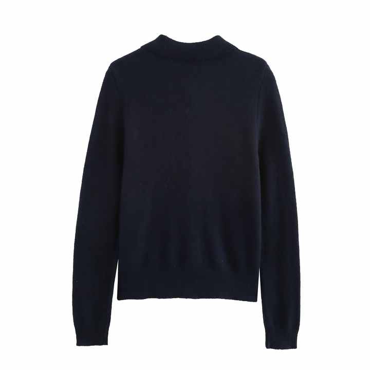 Knitted cardigan with sleeves