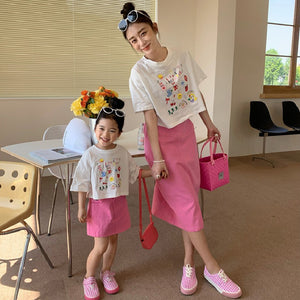 الأم وبنتها شيرت وتنورة - الأم والبنت