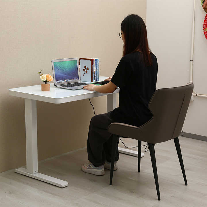 Smart desk with one electric motor 