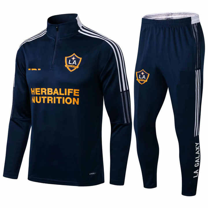 Long-sleeved jackets, shirts