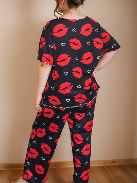 Women's Black Knitted Pajama Set with Lip Print Soft. 