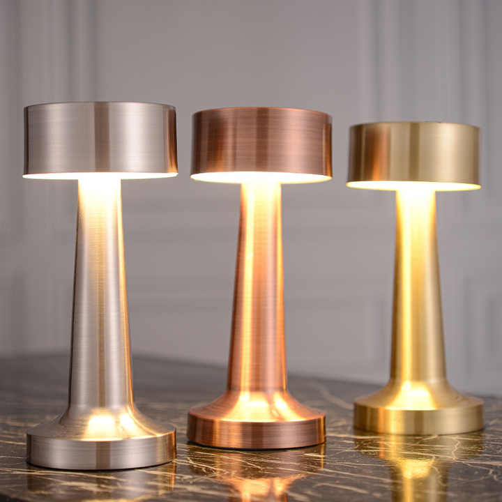 Simple modern table lamp 