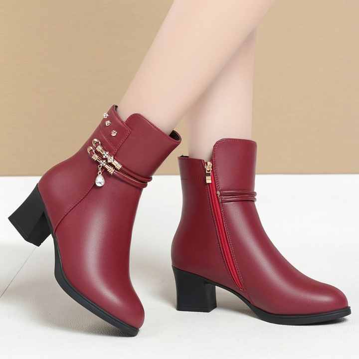 أحذية نسائية سميكة من الجلد الناعم