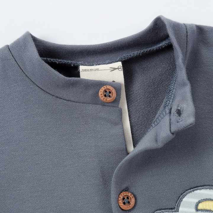 طقم ملابس للأطفال حديثي الولادة