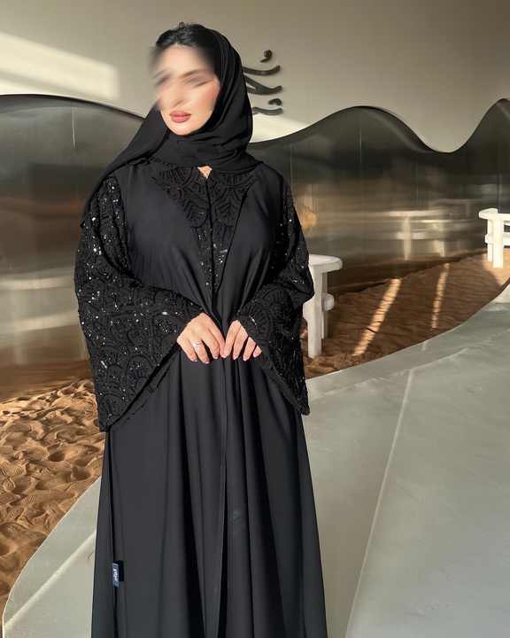 Luxurious black abaya 