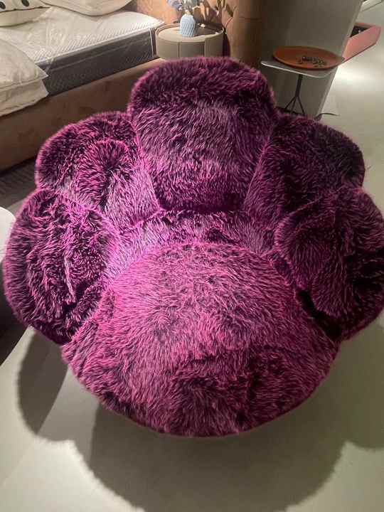 كرسي دوار على شكل مخلب دب ,Bear claw swivel chair