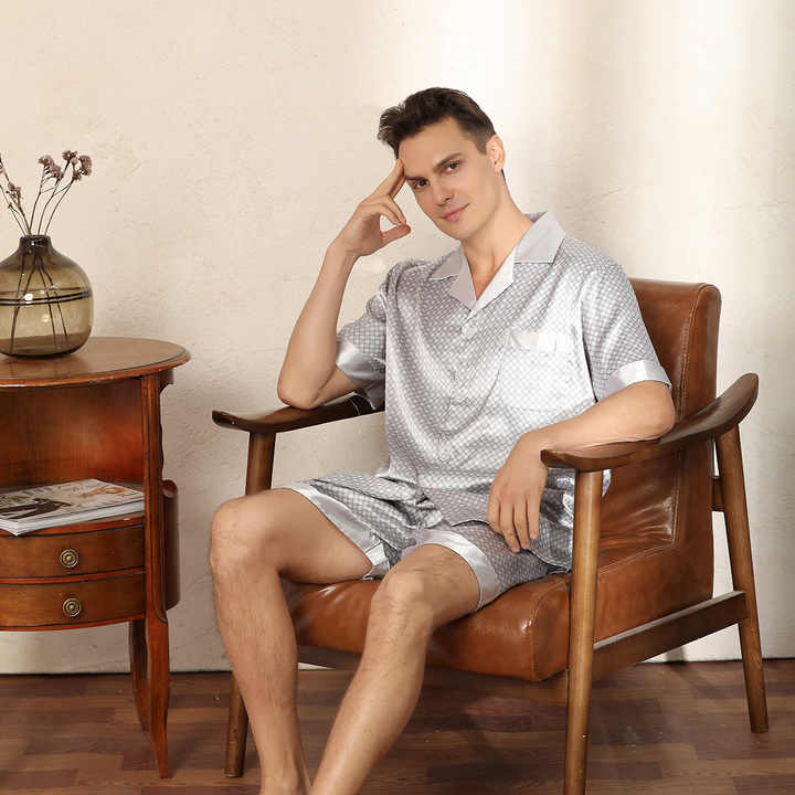 Men's silk pajamas 
