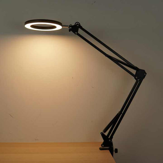 مصباح مصمم على شكل