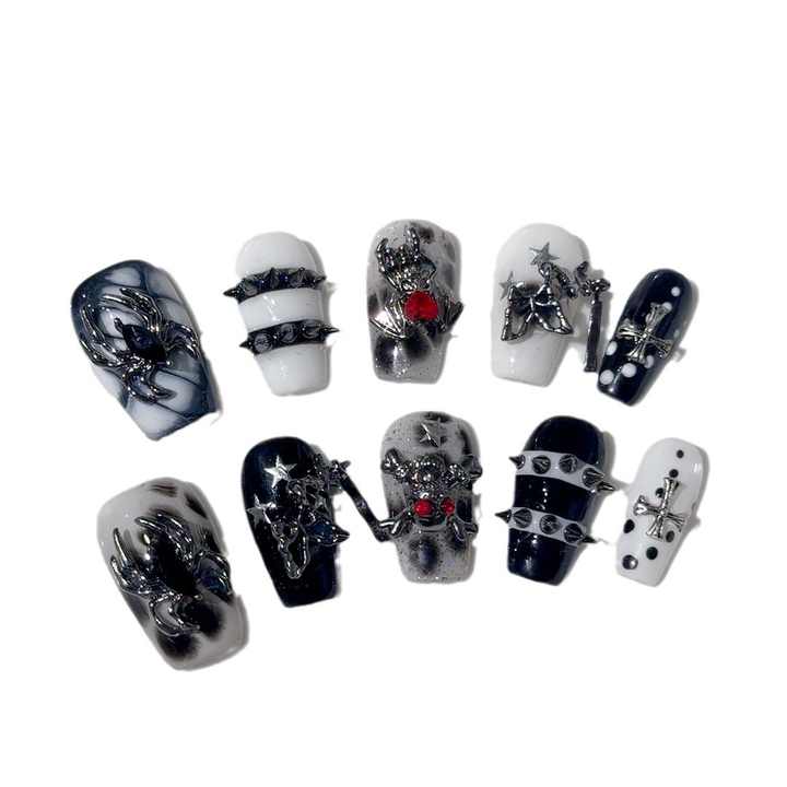 Spider nail art 