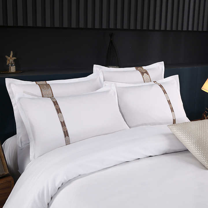 قطن مخصص عالي الجودة للفنادق ومطرز بالقطن . High quality custom hotel cotton embroidered