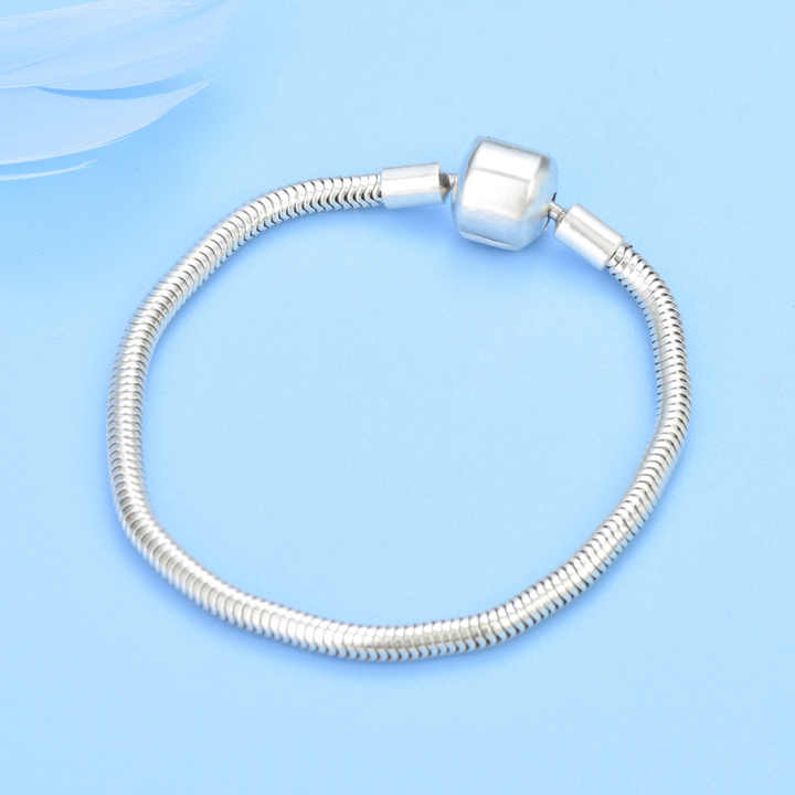 سوار بسيط من الفضة الإسترلينية عيار . Simple 925 Sterling Silver Bracelet with