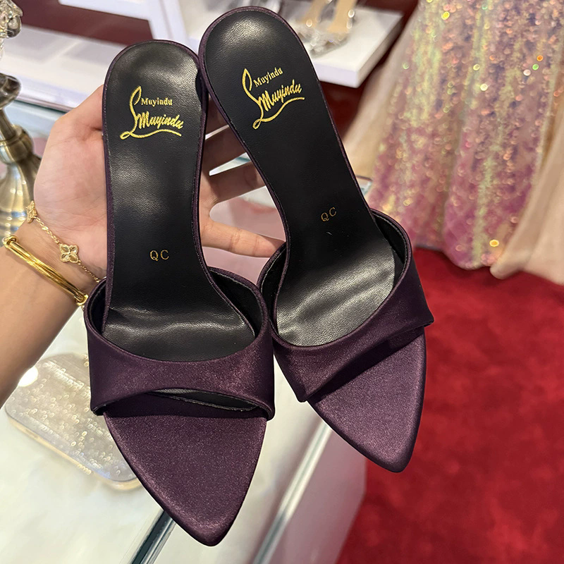 كعب نسائي طويل