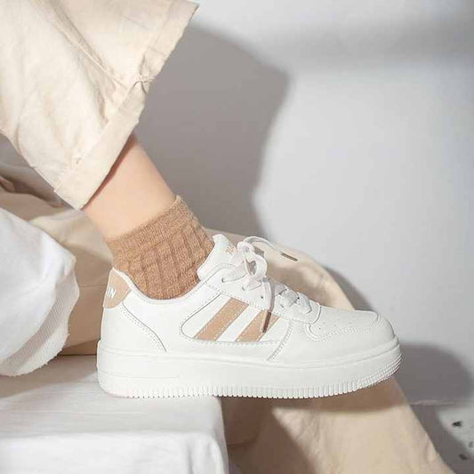 Dress in a sporty mood 