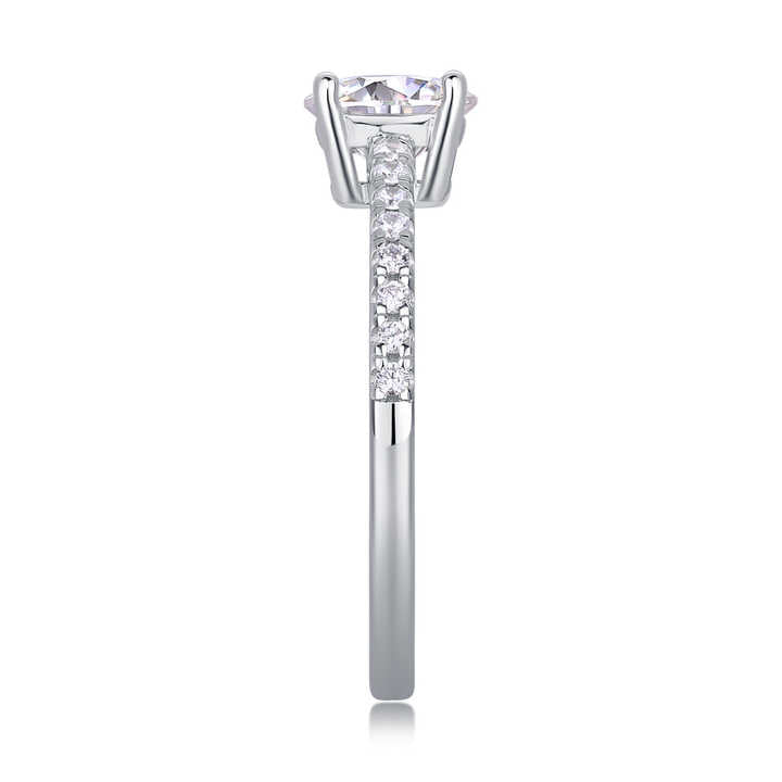 Women's engagement ring 