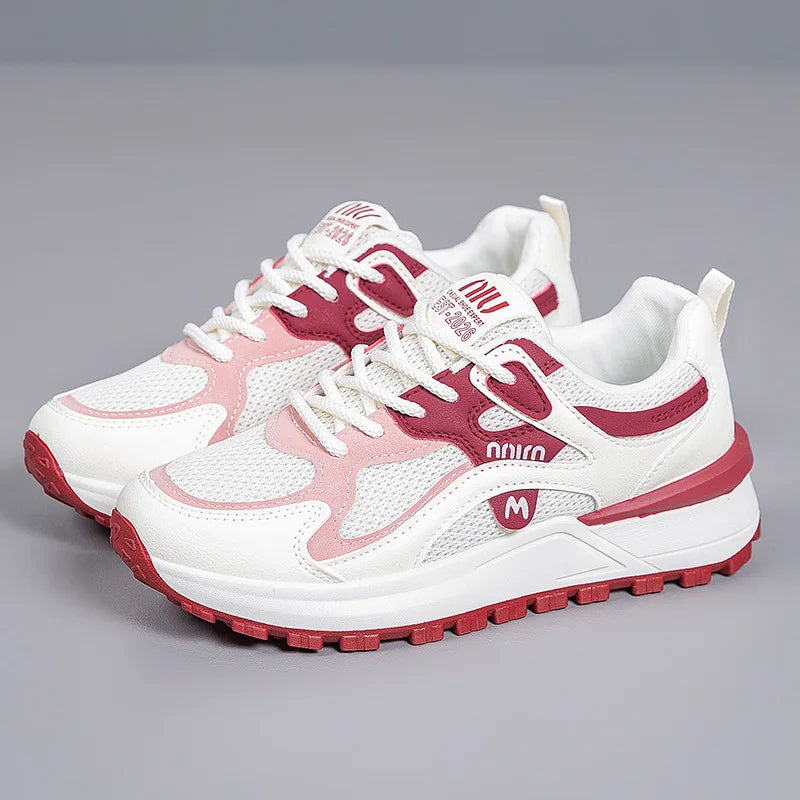 Women's sports shoes 