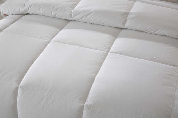 اطقم مفارش فندقية من القطن