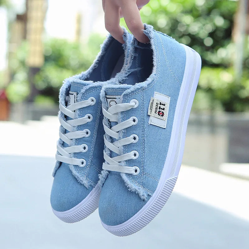 Women's flat sneakers 