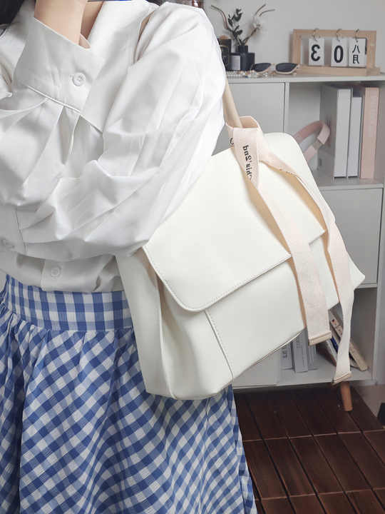Women's handbags 