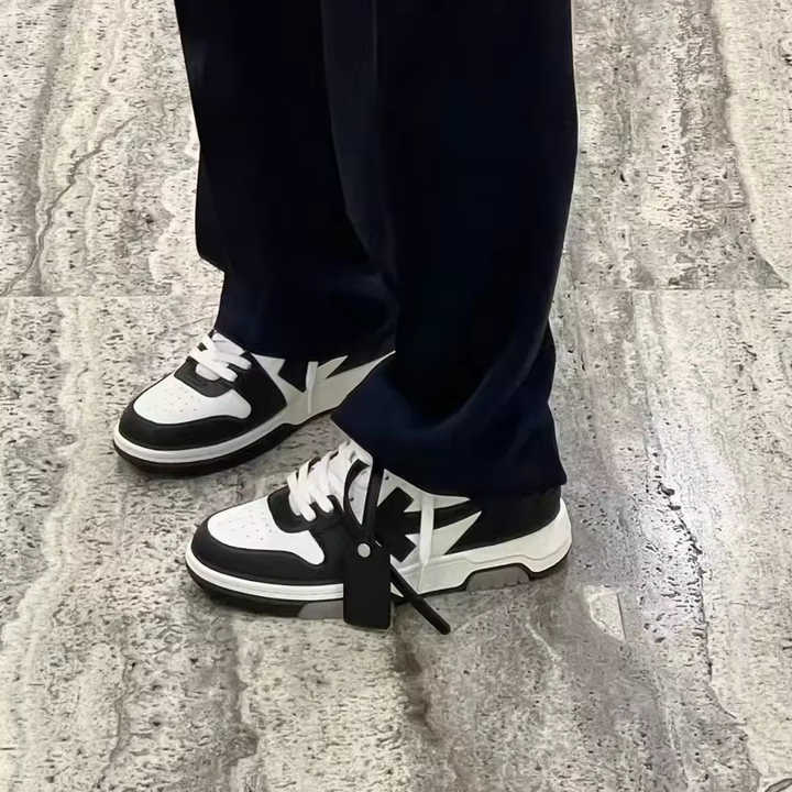 Men's sneakers with 