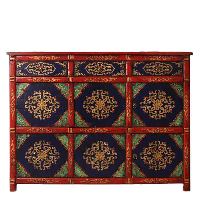 خزانة جانبية منقوشة