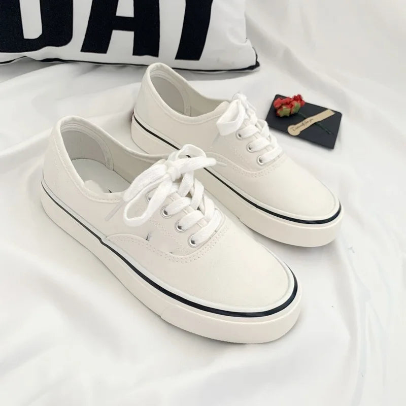 Women's sports shoes