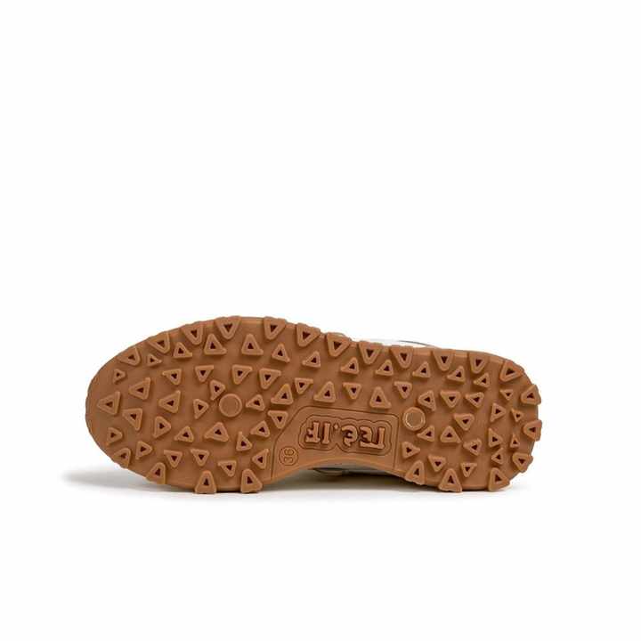 Women's sports shoes 