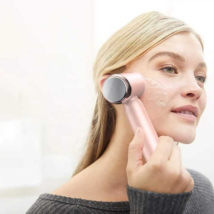 Hand-held facial cleansing device 