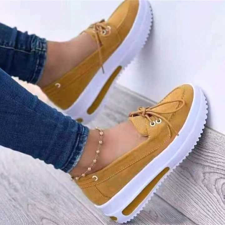 جوتي نسائي للطلعات و العمل