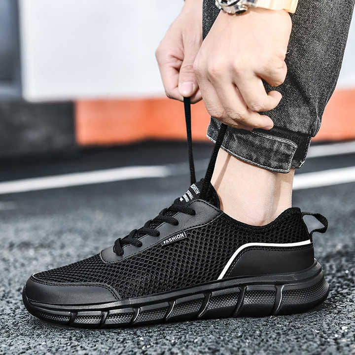Comfortable lightweight casual sneaker