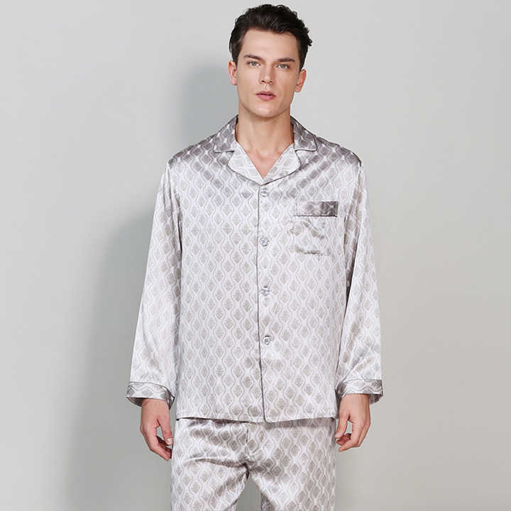 ..Men's silk pajamas 