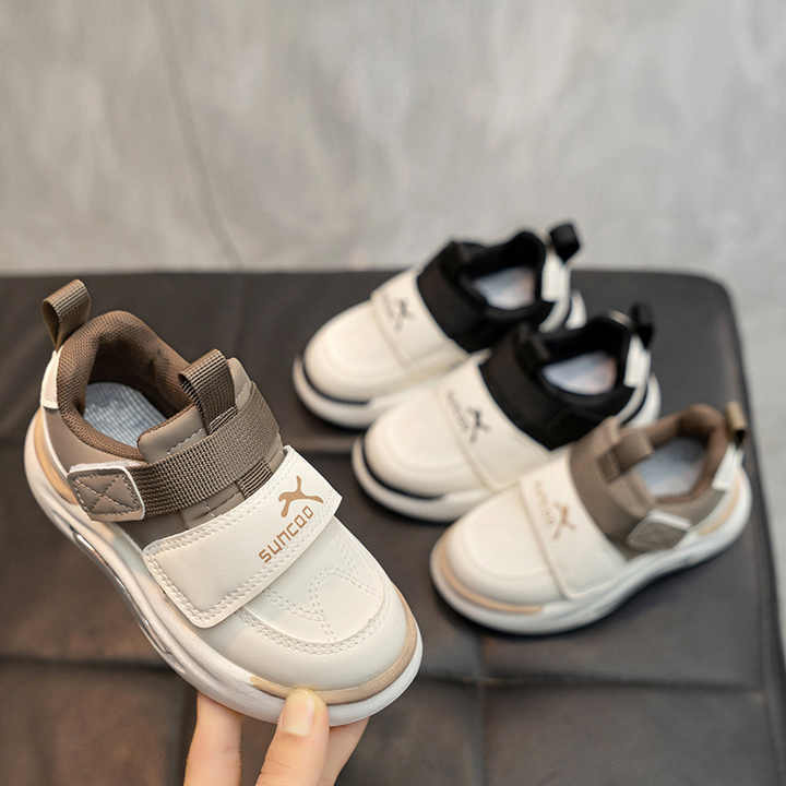 أحذية رياضية عصرية للأولاد