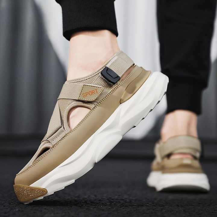 Fashionable men's beach sandals 