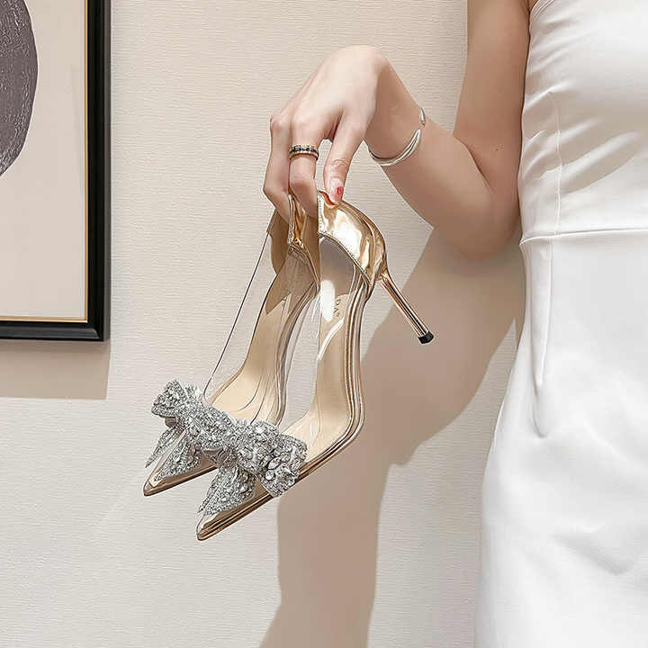 كعب زفاف بكعب عالٍ