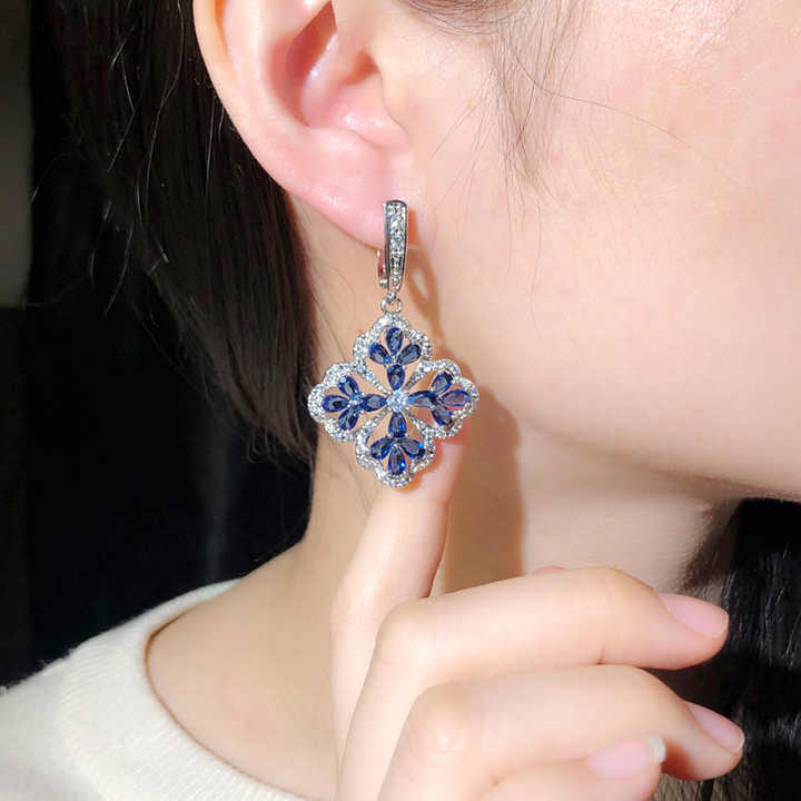 Long dangling zircon earrings 