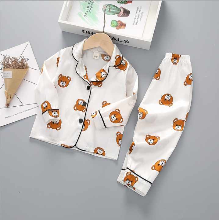 طقم ملابس نوم من الساتان بأكمام طويلة للأطفال مطبوع على الموضة Fashion Printed Kids Long Sleeve Satin Sleepwear Set