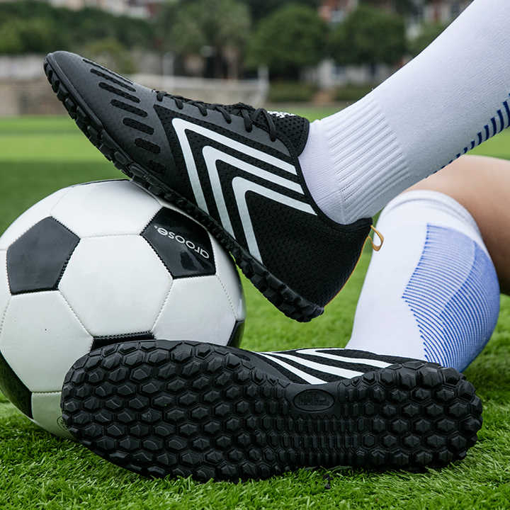 low-top football boots 