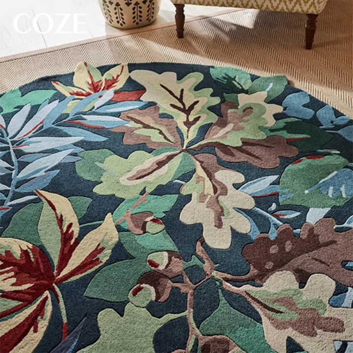Classic round rug. 