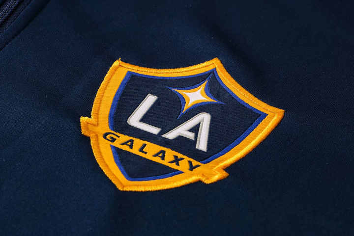 Long-sleeved jackets, shirts