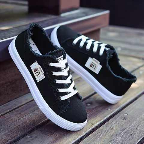 Women's sports shoes 