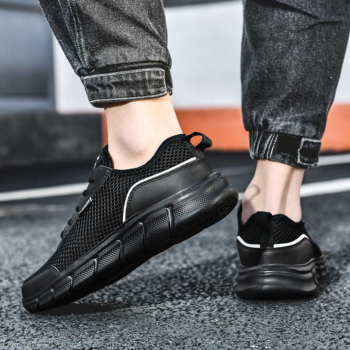 Comfortable lightweight casual sneaker
