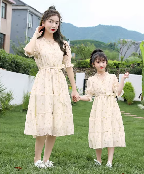 فساتين البنوتات - الأم والبنت