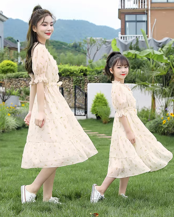 فساتين البنوتات - الأم والبنت