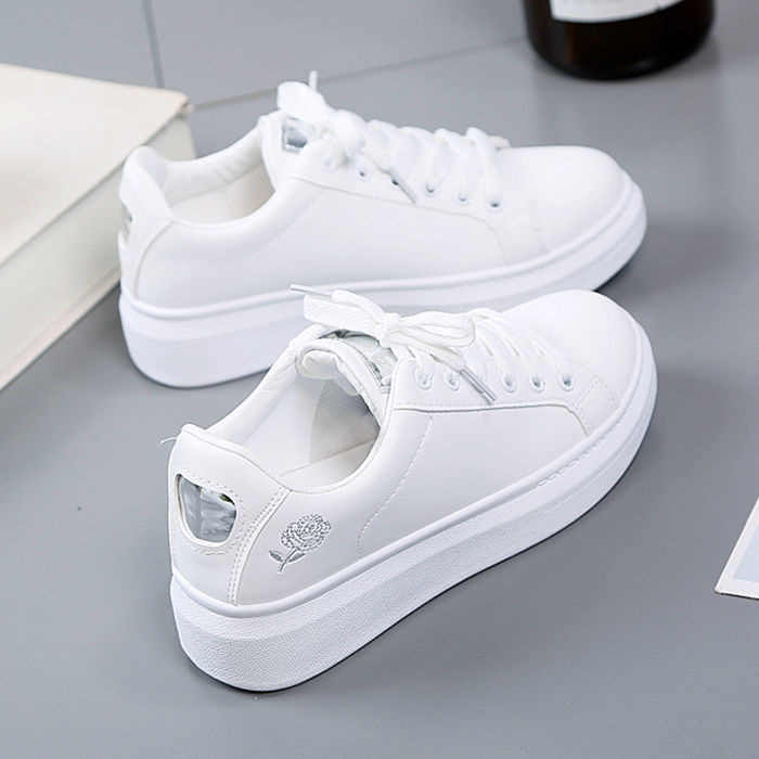 Women's sports shoes 
