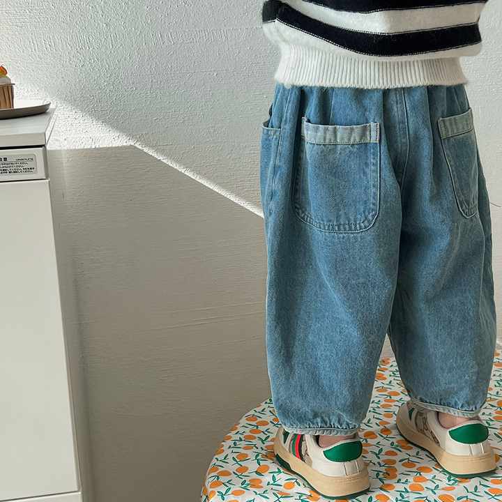 ملابس أطفال جينز ناعم ربيع . Children's clothing soft jeans
