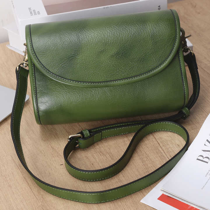 Women's shoulder bag made of natural cowhide 