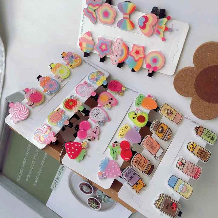 Children's hair accessories with small clips 