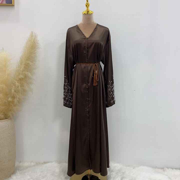 عبايه ملونه  للطلعات فخمه