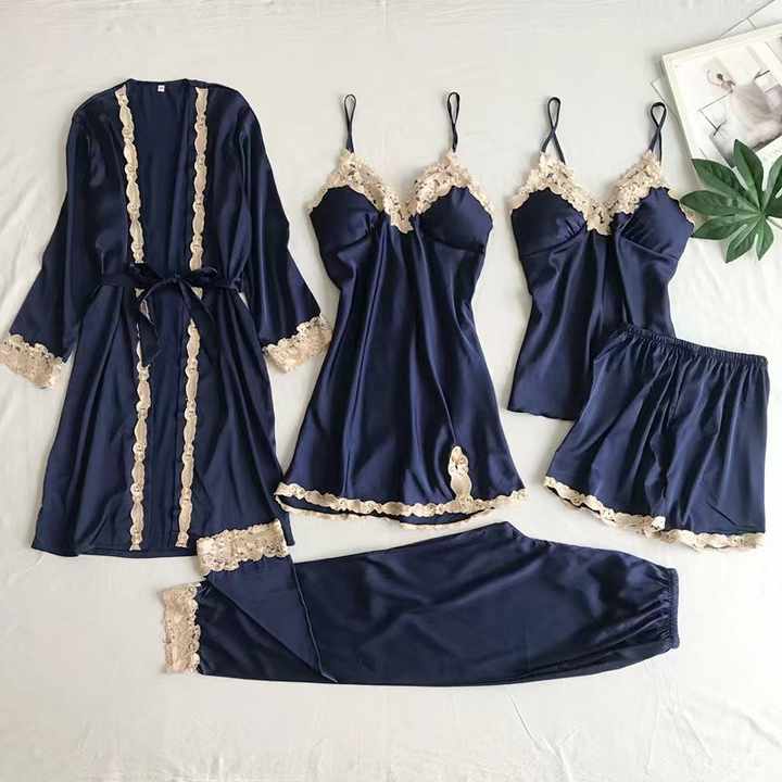 Women's sleepwear 