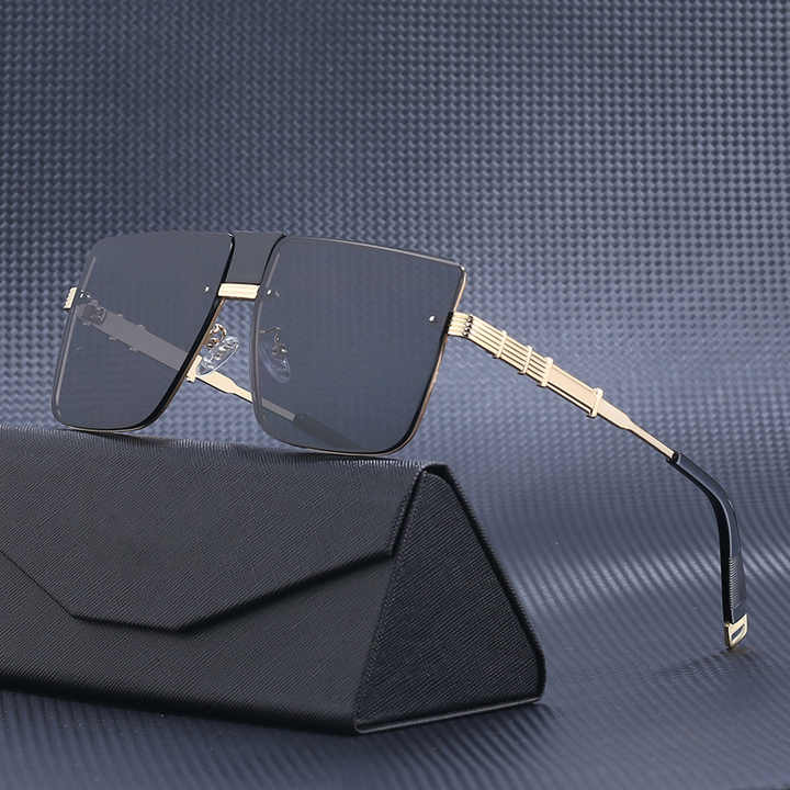 نظارات شمسية كبيرة الحجم